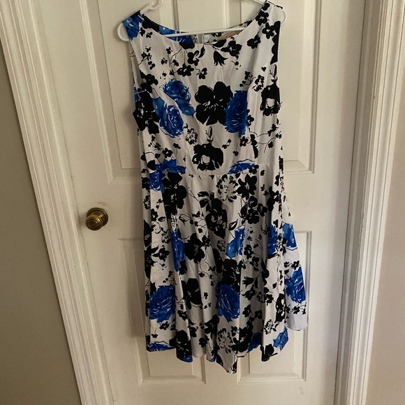 New w/o tags sleeveless dress - Picture 1 of 4